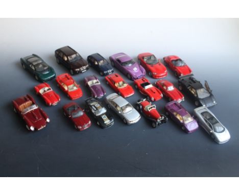 A COLLECTION OF LOOSE 1/18TH AND 1/24TH SCALE DIECAST VEHICLES, to include makes by Burago, Polistic, Maisto, etc (20)