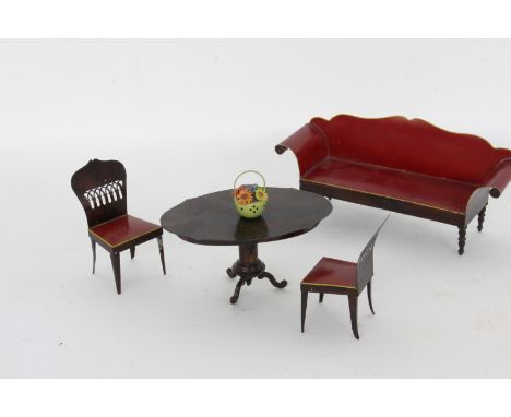 ROCK &amp; GRANER SALONEINRICHTUNGBiberach um 1870 In Holzmaserung lackiertes Blech. Sofa, Tisch und  2 Stühle.