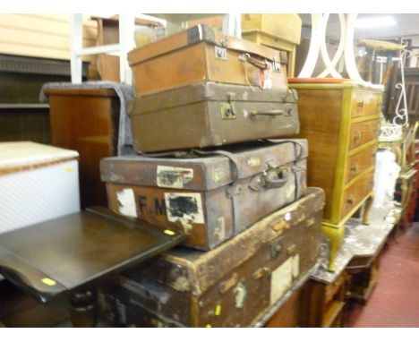 Parcel of vintage travel cases including canvas trunk