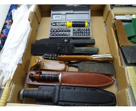 Collection of various hunting knives and a cased screwdriver and socket set