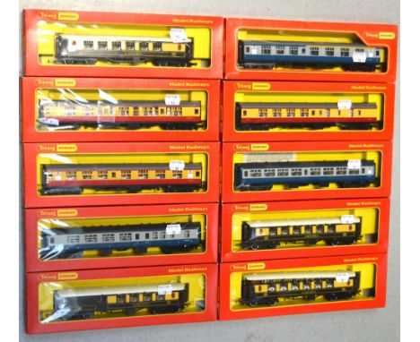 Tri-ang Hornby boxed H0/00 gauge coaches comprising an R627 B.R. brake coach, two R626 B.R. composite coaches, an R.722 Inter