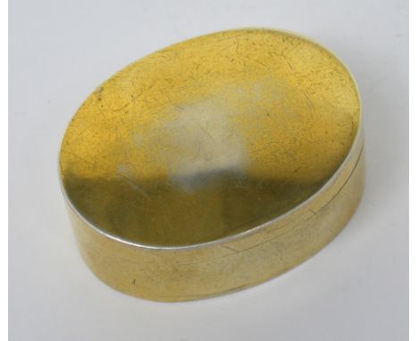 An Edward VII hallmarked silver gilt pill or patch box, Finnigan's of New Bond Street, London 1909, width 6cm.