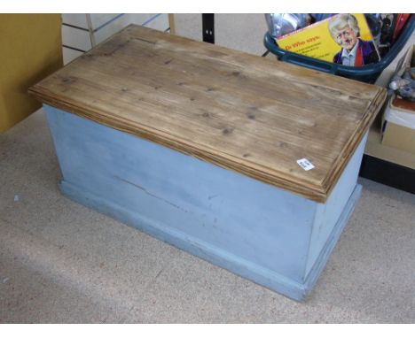 VINTAGE PINE BLANKET TRUNK