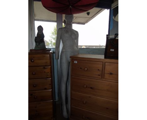VINTAGE MANNEQUIN