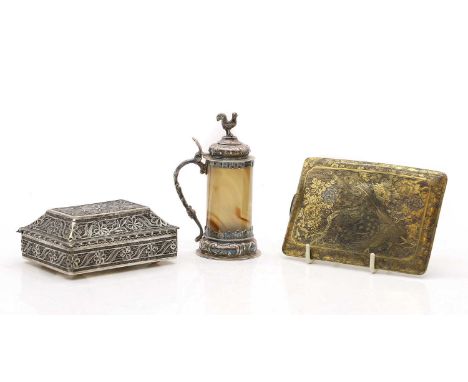 An Indian filigree silver casket, stamped 'S92', 10.2cm wide, an import hallmarked miniature lidded tankard, with agate11.2cm