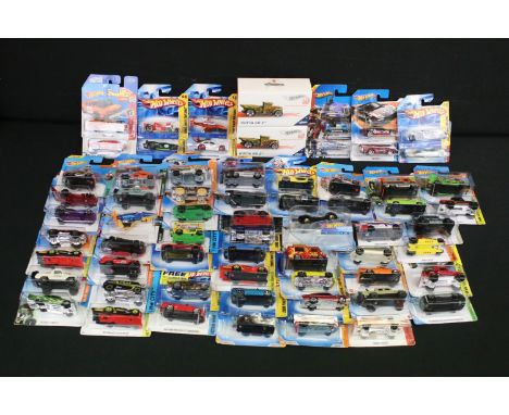 65 Carded / boxed Mattel Hot Wheels diecast models featuring 2 x boxed Gotta Go 2, Batman, Avant Garde, HW City Works, 2007 F