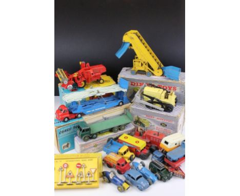 Five boxed diecast models to include 3 x Dinky (961 Blaw Knox Bulldozer, 964 Elevator Loader and 905 Foden Flat Truck) and 2 