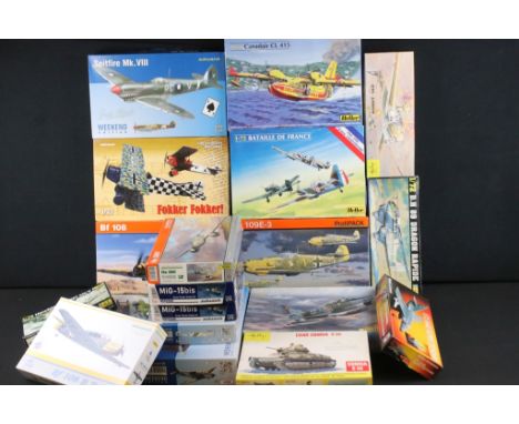 19 boxed and unbuilt plastic model kits to include 8 x Heller and 11 x Eduard featuring Heller 1/72 80370 Canada Air CL415, H