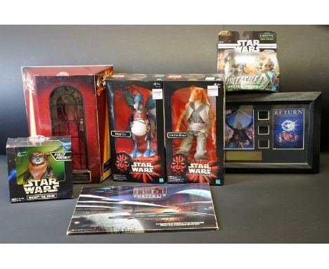 Star Wars - Collection of Star Wars related items to include The Return Of The Jedi Portfolio containing 20 paintings, Star W