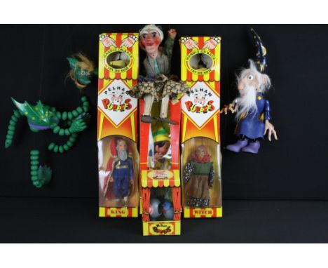 Four boxed Pelham Puppets to include King, Witch, A9 Mouse &amp; Pinocchio (boxes show some wear); plus three unboxed string 