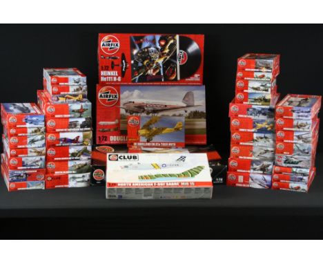 40 boxed and unbuilt 1/72 scale Airfix plastic model kits to include A01023V, A5515, A01004A, A01024, A02056V, A03306, A03311