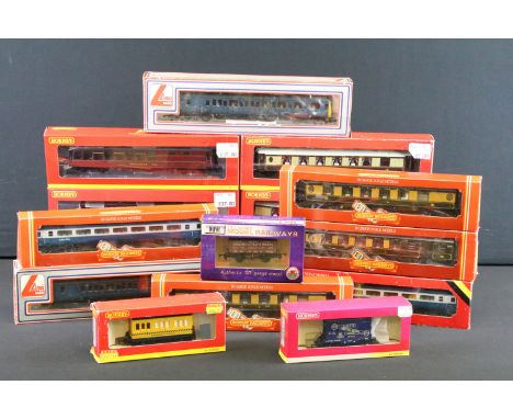 15 Boxed OO gauge items of rolling stock to include 13 x Hornby featuring R4519, R4520, R4521, R41458. R4425 etc, Lima 205136