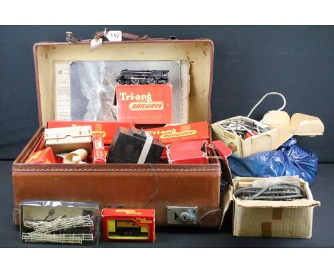 Collection of boxed Triang OO gauge model railway to include R52 0-6-0 Electric Loco, R157 Diesel Railcar with seats, R80 Sta