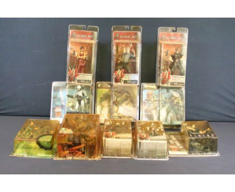 Collection of 11 carded film and gaming related figures to include 5 x Resident Evil 4 figures featuring 2 x Leon S Kennedy, 