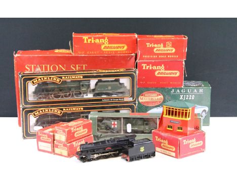 Collection of boxed OO gauge model railway to include 2 x Palitoy locomotives (37057 4-6-0 7P Rebuilt Scot Class Locomotive B