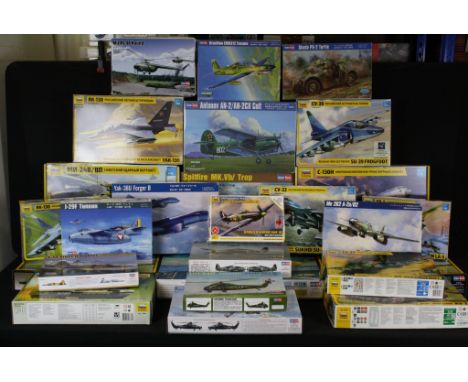 26 boxed and unbuilt plastic model kits to include 1/48 scale, 1/35 scale and 1/72 scale, featuring 15 x Hobby Boss model kit