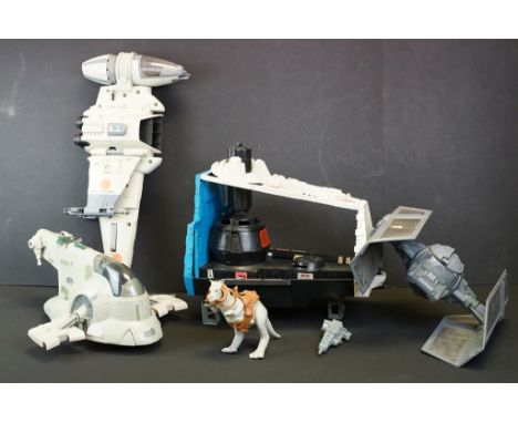 Star Wars - Collection of six original Star Wars vehicle and animal sets to include Tauntaun with open belly, Landspeeder, Da