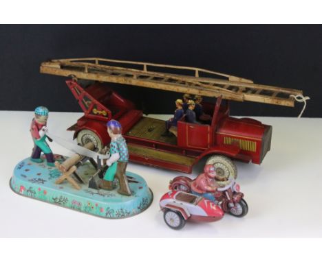 Early 20th C tin plate fire engine with extending ladder and 4 x firemen, tyres Dunlop Cord, plus 2 x more contemporary tin p