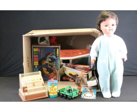 Mixed toys &amp; games to include retro gaming, featuring Grandstand Munchman (tatty box), Parker Blip The Digital Game, a qu