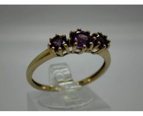 9ct gold trilogy ring set with amethysts, size T/U, 2.1g. UK P&amp;P Group 0 (£6+VAT for the first lot and £1+VAT for subsequ