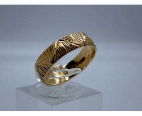 9ct gold band ring, size M, 2.3g. UK P&amp;P Group 0 (£6+VAT for the first lot and £1+VAT for subsequent lots) 