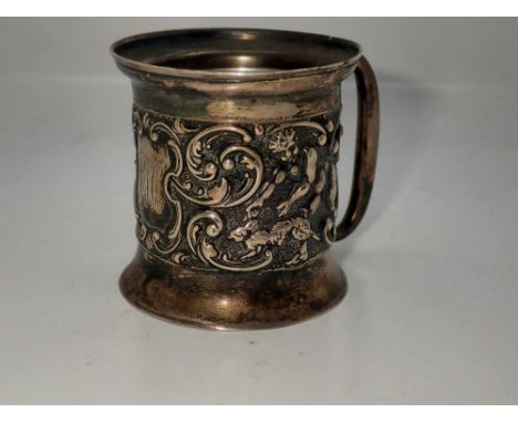 Victorian hallmarked silver christening tankard, relief decorated with figures and swags, H: 56 mm, 29g. UK P&amp;P Group 1 (