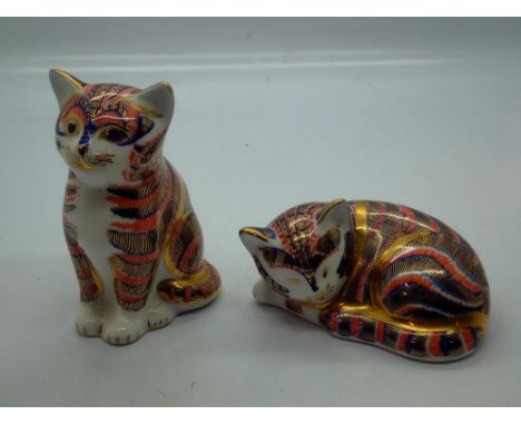 Two Royal Crown Derby cat paperweights, no cracks or chips, largest H: 80 mm. UK P&amp;P Group 1 (£16+VAT for the first lot a