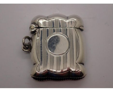 Shaped hallmarked silver vesta case with jump-ring, Birmingham assay, H: 40 mm, 17g. UK P&amp;P Group 1 (£16+VAT for the firs