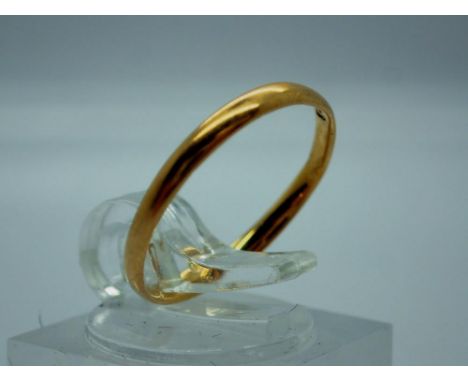 22ct gold wedding band, size K, 1.3g, slightly misshapen. UK P&amp;P Group 0 (£6+VAT for the first lot and £1+VAT for subsequ