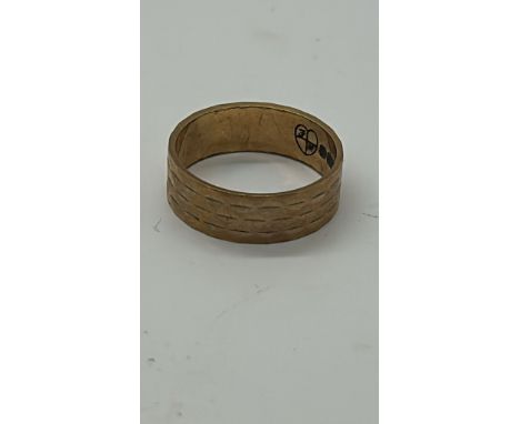 9ct gold band ring, size M/N, 2.9g. UK P&amp;P Group 0 (£6+VAT for the first lot and £1+VAT for subsequent lots) 