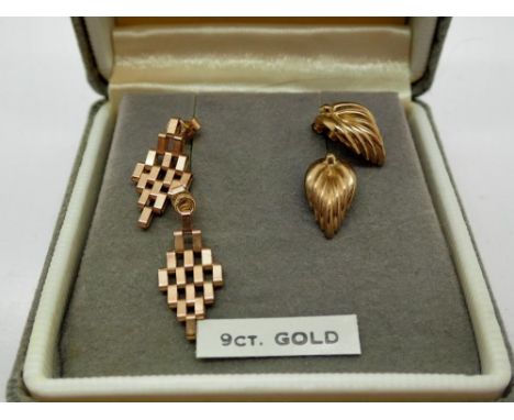Two pairs of 9ct gold drop earrings, combined 1.5g. UK P&amp;P Group 0 (£6+VAT for the first lot and £1+VAT for subsequent lo