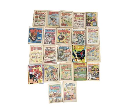A large quantity of vintage comic books including Hulk, Spiderman, Batman, The Beano, Marvel, etc.