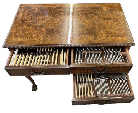 FINNIGANS, SILVER; a one hundred and sixty-three piece cutlery set comprising six tablespoons, twelve soup spoons, twelve des