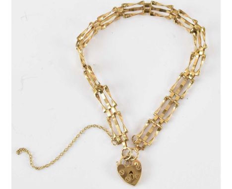 A 9ct gold three bar gate bracelet with 9ct gold heart shaped padlock clasp, length 16cm, approx 3.9g.