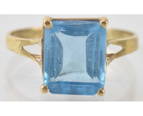 A 9ct yellow gold blue stone set ring, the square set stone approx 3ct, size R, approx 2.8g.