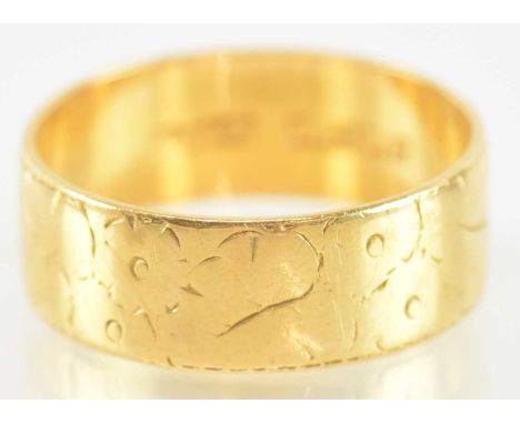 A 22ct yellow gold ring, size P, approx 4.7g.