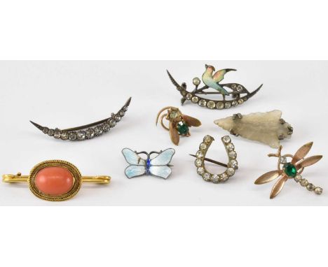 A small quantity of costume jewellery including a paste set crescent brooch, length 4cm, paste set horseshoe brooch, paste se