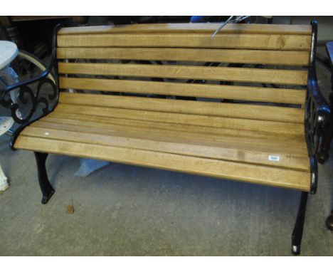 Garden bench with oak slats and pierced cast iron bench ends. (B.P. 24% incl. VAT)