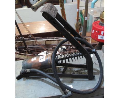 Dunlop Minor car tyre foot pump. (B.P. 24% incl. VAT) 
