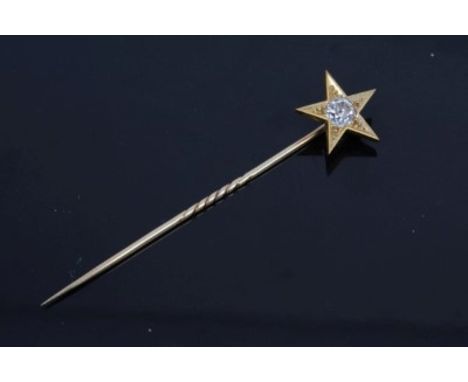 Victorian diamond stick pin with an old cut diamond in a gold five-pointed star, 15mm