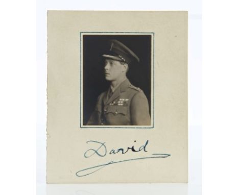 HRH The Prince of Wales (later HM King Edward VIII and Duke of Windsor) late 1920s signed family portrait photograph card of 