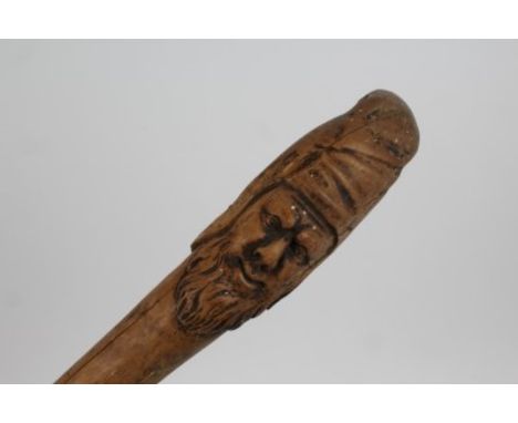 Late 19th century / early 20th century rustic walking stick with carved beard engraved head top, 93cm long