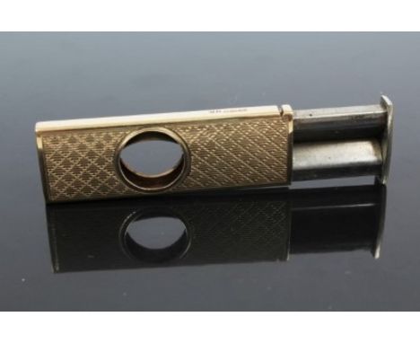 Gold (9ct) cased cigar cutter with engine-turned decoration (Birmingham 1977), 52mm