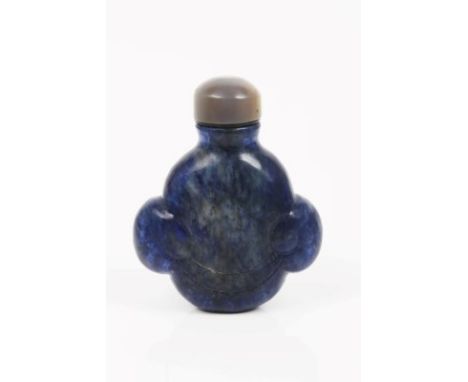 Chinese carved agate snuff bottle and stopper, the body with simple scroll device 6cm high CONDITION REPORT Good overall cond