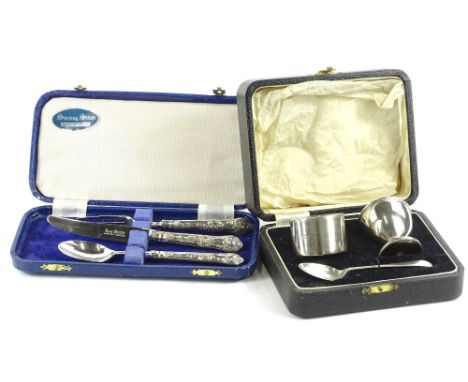 A George VI harlequin silver christening set, comprising egg cup, 5cm H, napkin ring and spoon, Birmingham 1938, 2oz, cased, 