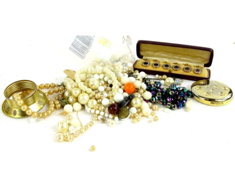 Various costume jewellery and effects, to include a set of mother of pearl enamel and yellow metal unmarked collar studs, in 