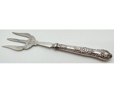 An Edwardian silver handled 3 prong bread fork with Queens pattern embossed handle. Hallmarked for Sheffield 1902, with Isaac