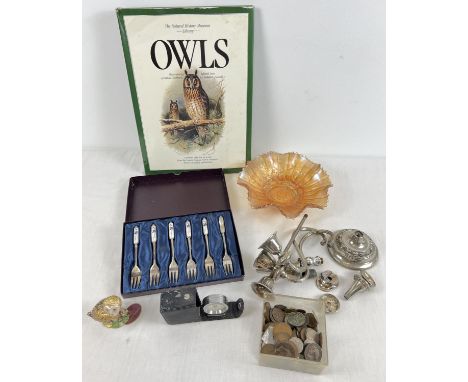 A collection of assorted misc vintage and modern items. To include: The Leonardo Collection 'Crystal Delights' gold plated ow
