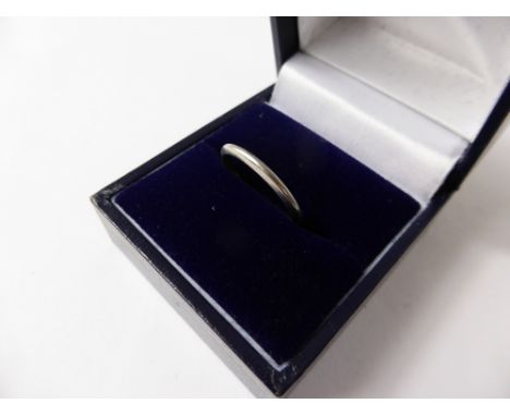 A Lady's Platinum Wedding Band, size K, approx 2.3 gms