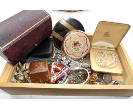 Mixed lot of costume jewellery inc. vintage ring box, Ciro pearls with 9ct clasp with compacts, boxes etc.